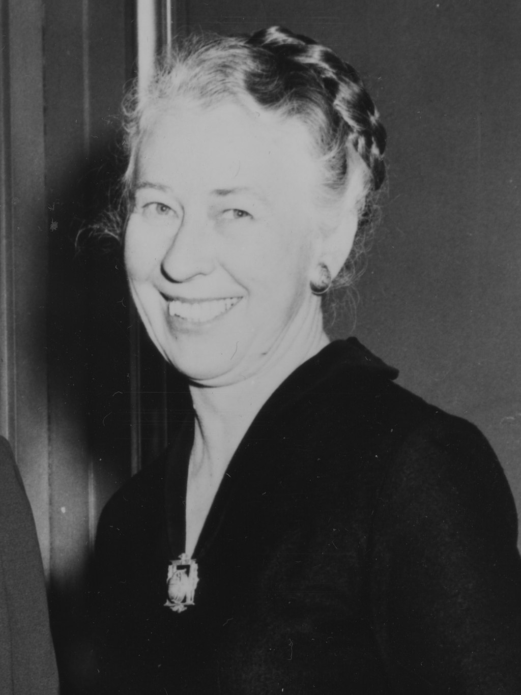 1024px-Esther_Peterson_(1962)