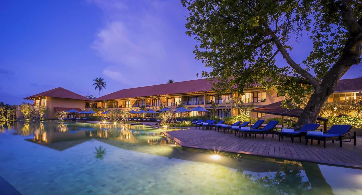 anantara_kalutara_swimmingpool_night03_1920x1037