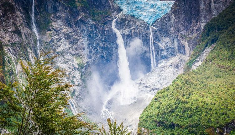 Patagonia---Hanging-Glacier-of-Queulat-National-Park-(1)